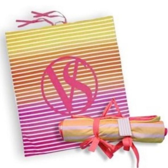 ❌CLEARANCE❌ 
Victorias  secret roll up beach mat - Picture 1 of 1